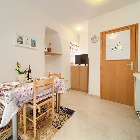 Chic And Charming Krk Downtown Lägenhet *